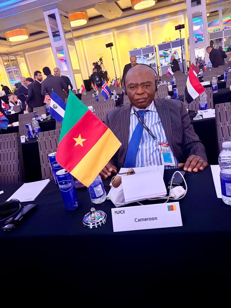 M. Louis Bruno ELOUMOU à la table du Congrès de l'UCI